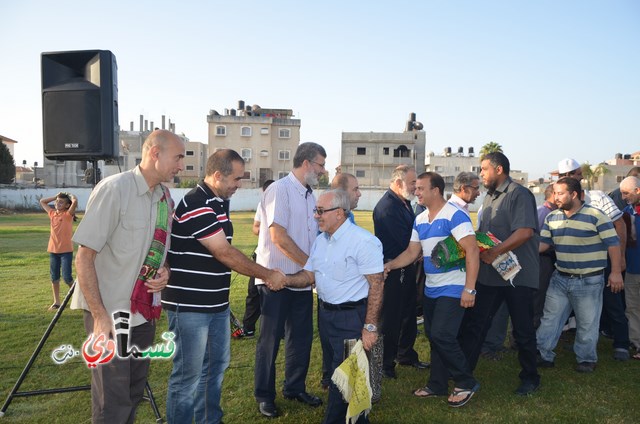  كفرقاسم - فيديو : تتصافح الايدي وتتعانق الرقاب في صلاة عيد الاضحى المبارك في المصلى ومشاركة واسعة مع الابتسامة 